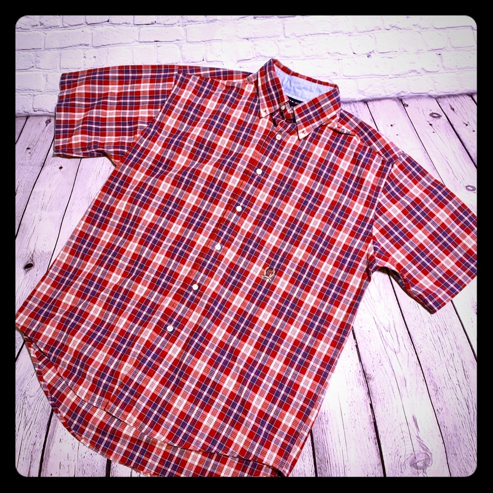 Tommy Hilfiger button up s/s shirt size m.